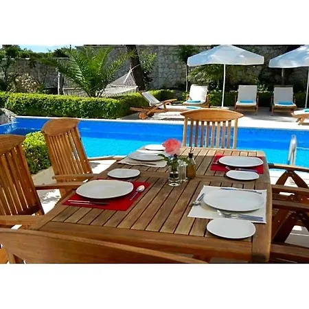 Islamlar Sleeps 10 Pool Air Con Wifi
